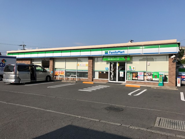 コンビニ　ファミリーマート松山東石井店（コンビニ）まで500m