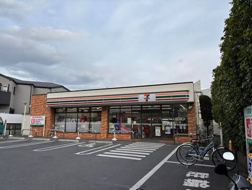 コンビニ　セブンイレブン世田谷経堂3丁目店（コンビニ）まで520m