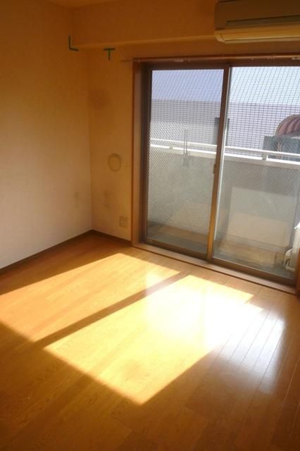居室・リビング　★南向きで日当たりの良いお部屋です★
