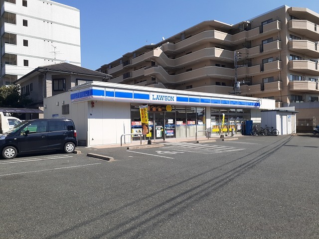 コンビニ　ローソン保田窪店（コンビニ）まで400m