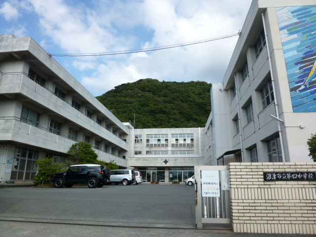 小学校　第四小学校（小学校）まで979m
