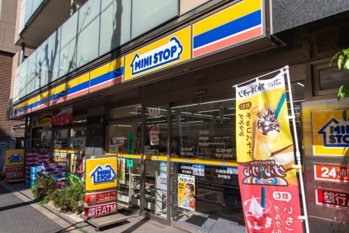 コンビニ　ミニストップ 新宿大京町店（コンビニ）まで866m