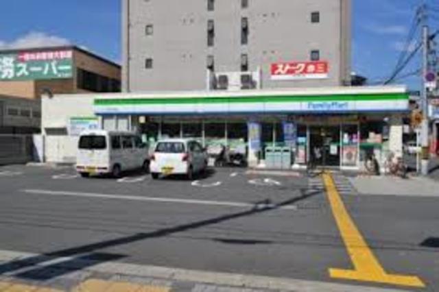 コンビニ　ファミリーマート赤川三丁目店（コンビニ）まで374m