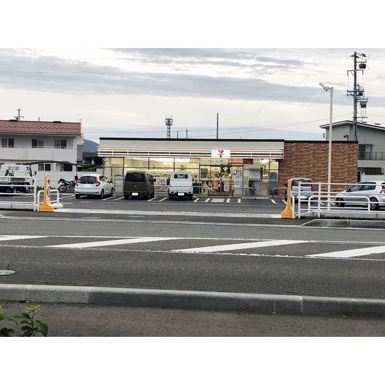 コンビニ　セブンイレブン長野松岡店（コンビニ）まで527m