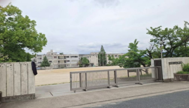 中学校　八木中学校（中学校）まで553m