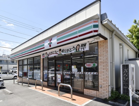 コンビニ　セブンイレブ（コンビニ）まで267m