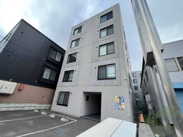 建物外観　札幌市中央区北５条西「ＨＯＰＥ北円山」