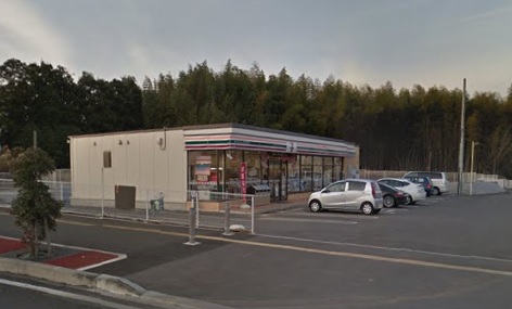 コンビニ　セブンイレブン（万博記念公園駅西店）（コンビニ）まで4379m