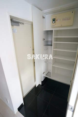玄関　ゆったりとした玄関スペースです♪