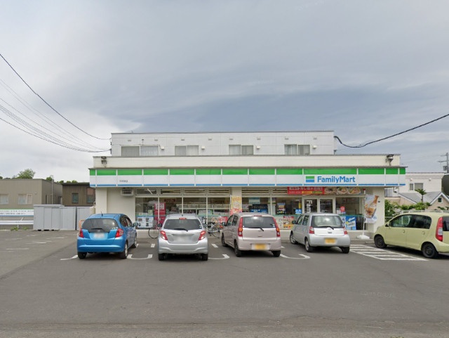 コンビニ　ファミリーマート平岸南店（コンビニ）まで201m