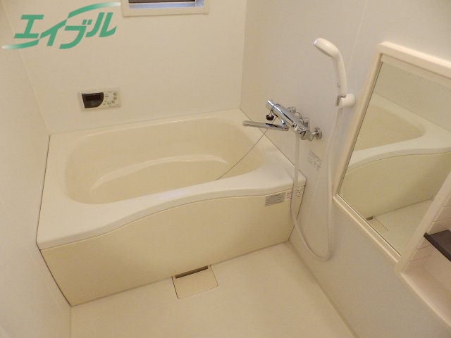 バス・シャワールーム　同物件別部屋、左右反転タイプの参考写真です。