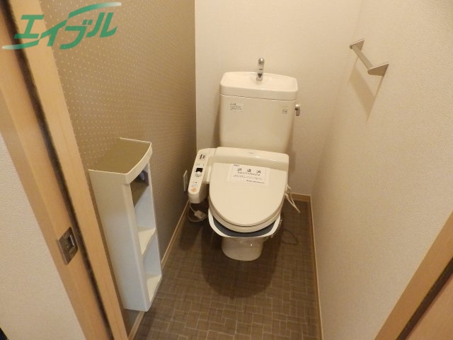 トイレ　同物件別部屋、左右反転タイプの参考写真です。