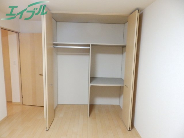 収納　同物件別部屋、左右反転タイプの参考写真です。