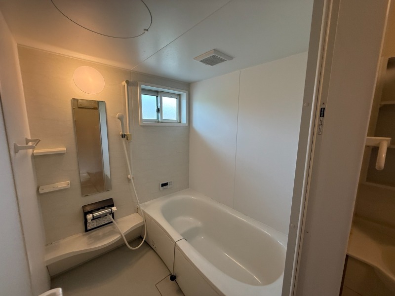 バス・シャワールーム　※写真は反転タイプのお部屋です