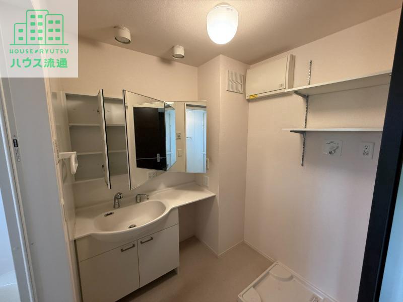洗面設備　※写真は反転タイプのお部屋です