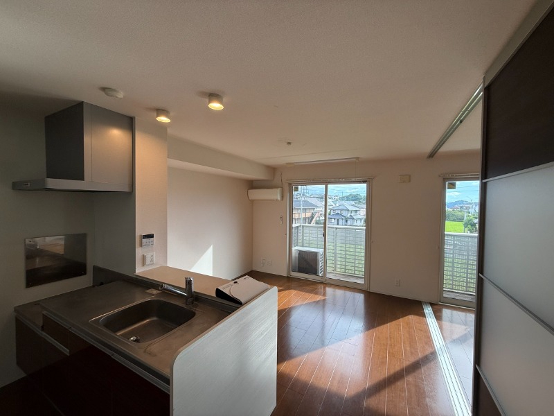 居室・リビング　※写真は反転タイプのお部屋です
