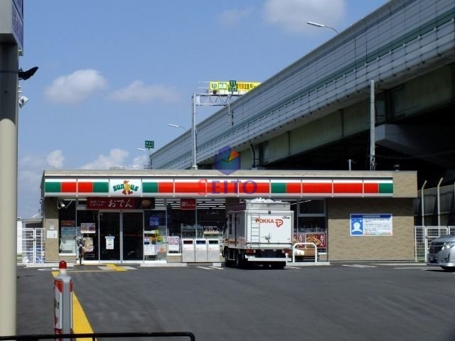 コンビニ　サンクス（コンビニ）まで332m