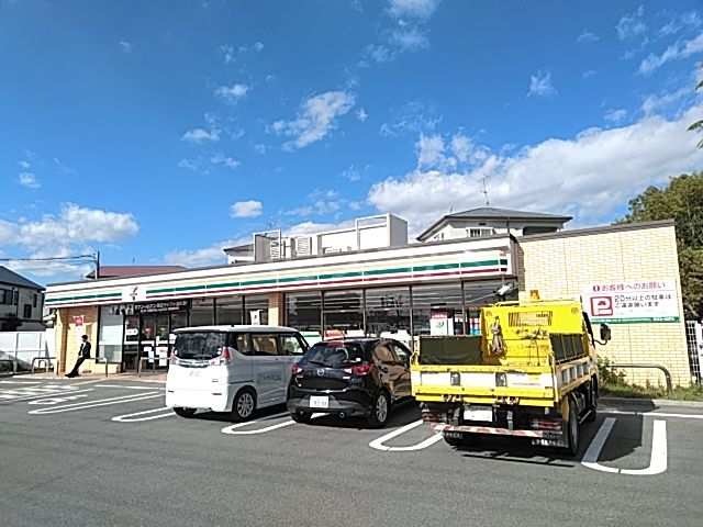コンビニ　セブンイレブン茨木奈良町店（コンビニ）まで666m