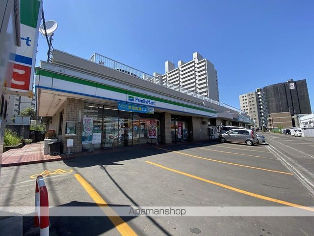 コンビニ　ファミリーマート（コンビニ）まで846m
