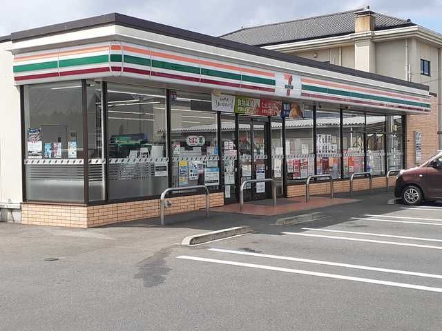 コンビニ　セブンイレブン笠間美原3丁目店（コンビニ）まで707m