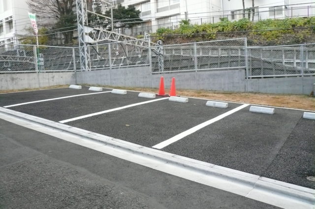 駐車場　別契約になります。