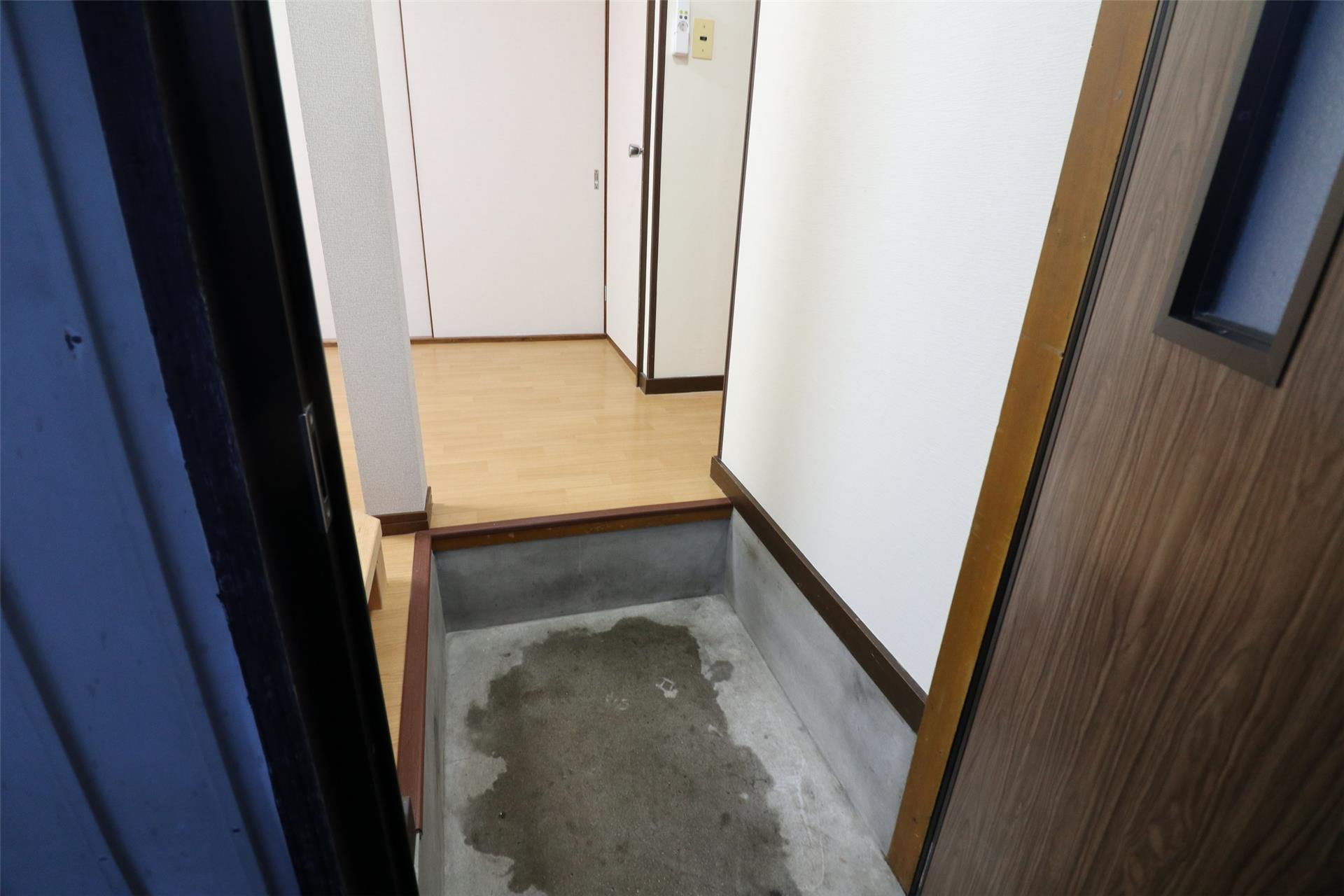 ひまわり荘の玄関写真