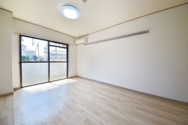 その他部屋・スペース　★日が射し込み明るいお部屋ですね★