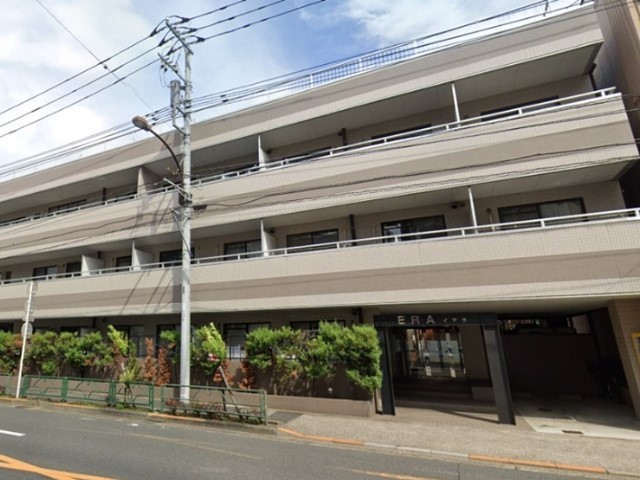 建物外観　３階建ての賃貸マンション