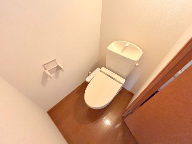 トイレ　綺麗なトイレにはウォシュレット標準装備です。