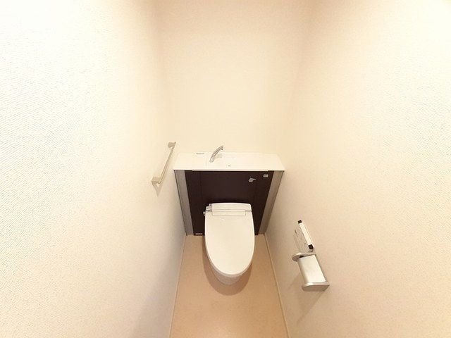 トイレ　別号室の写真となります（現状を優先します）