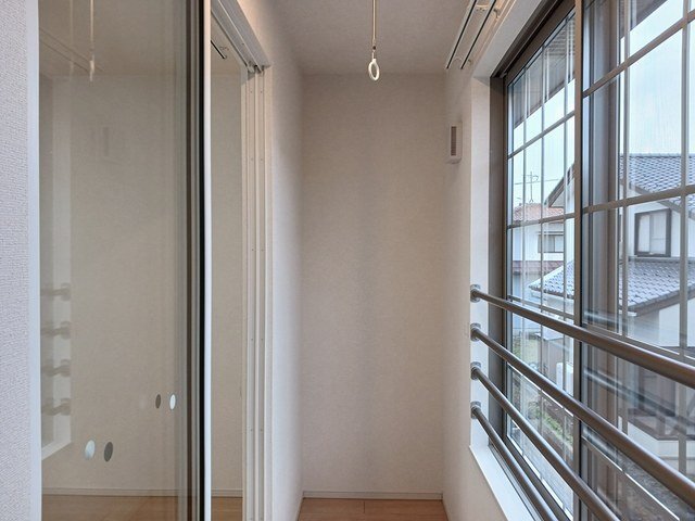 その他部屋・スペース　サンルーム。雨の日や冬でも安心して洗濯物が干せます！