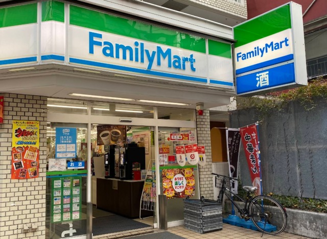 コンビニ　ファミリーマート不動前店（コンビニ）まで692m