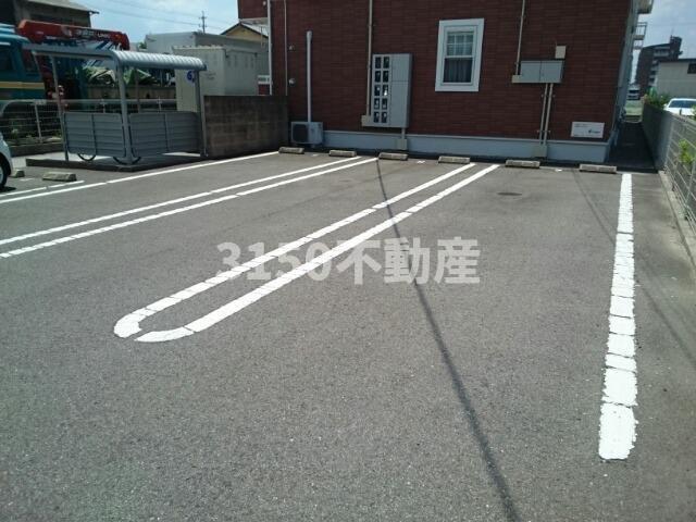 駐車場　車をお持ちの方に嬉しい駐車場付きの物件です