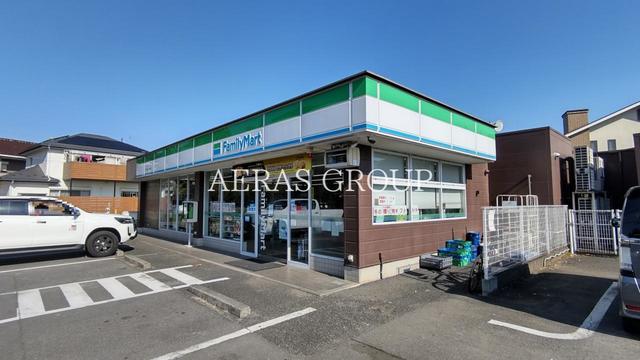コンビニ　ファミリーマート かわつる三芳野店（コンビニ）まで335m