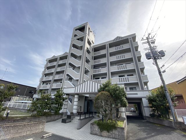 建物外観　■防犯カメラ・オートロック有り