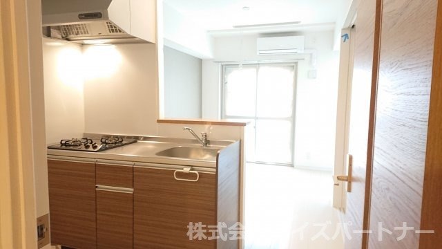 居室・リビング　※別号室の為、現状優先。