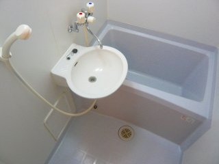 バス・シャワールーム　浴室換気乾燥機付き。