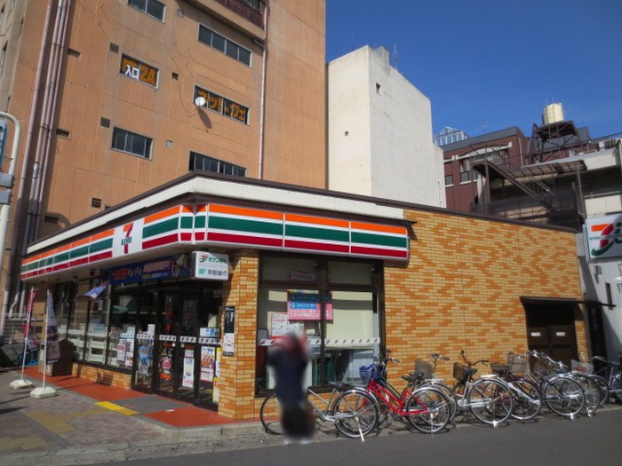 コンビニ　セブンイレブン阪急桂駅東口店（コンビニ）まで650m