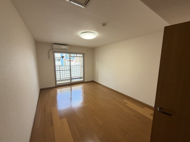 ホープ松屋町住吉の居間写真