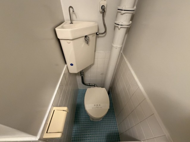東京メトロ丸ノ内線 中野新橋駅 徒歩3分 6階建 築56年のトイレ写真