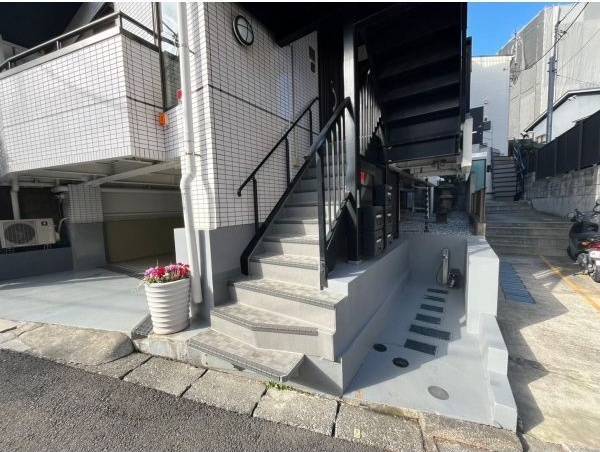 東急大井町線 荏原町駅 徒歩8分 3階建 築36年の外観写真
