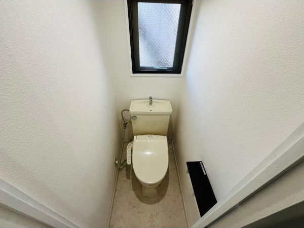 東急大井町線 荏原町駅 徒歩8分 3階建 築36年のトイレ写真
