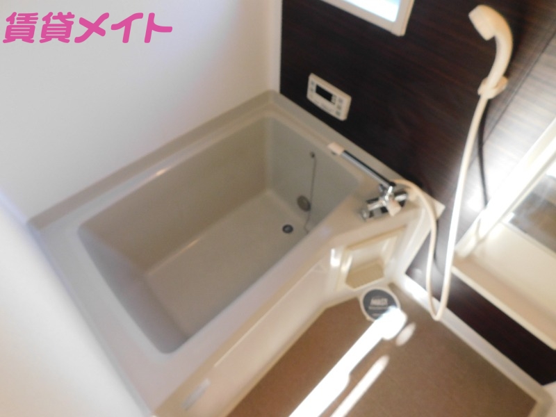 バス・シャワールーム　同型反転部屋写真です。