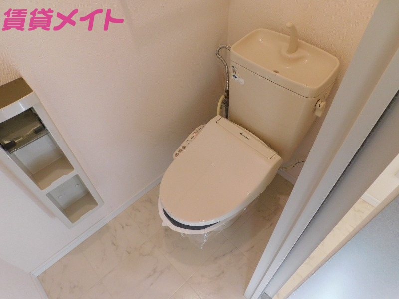 トイレ　同型反転部屋写真です。
