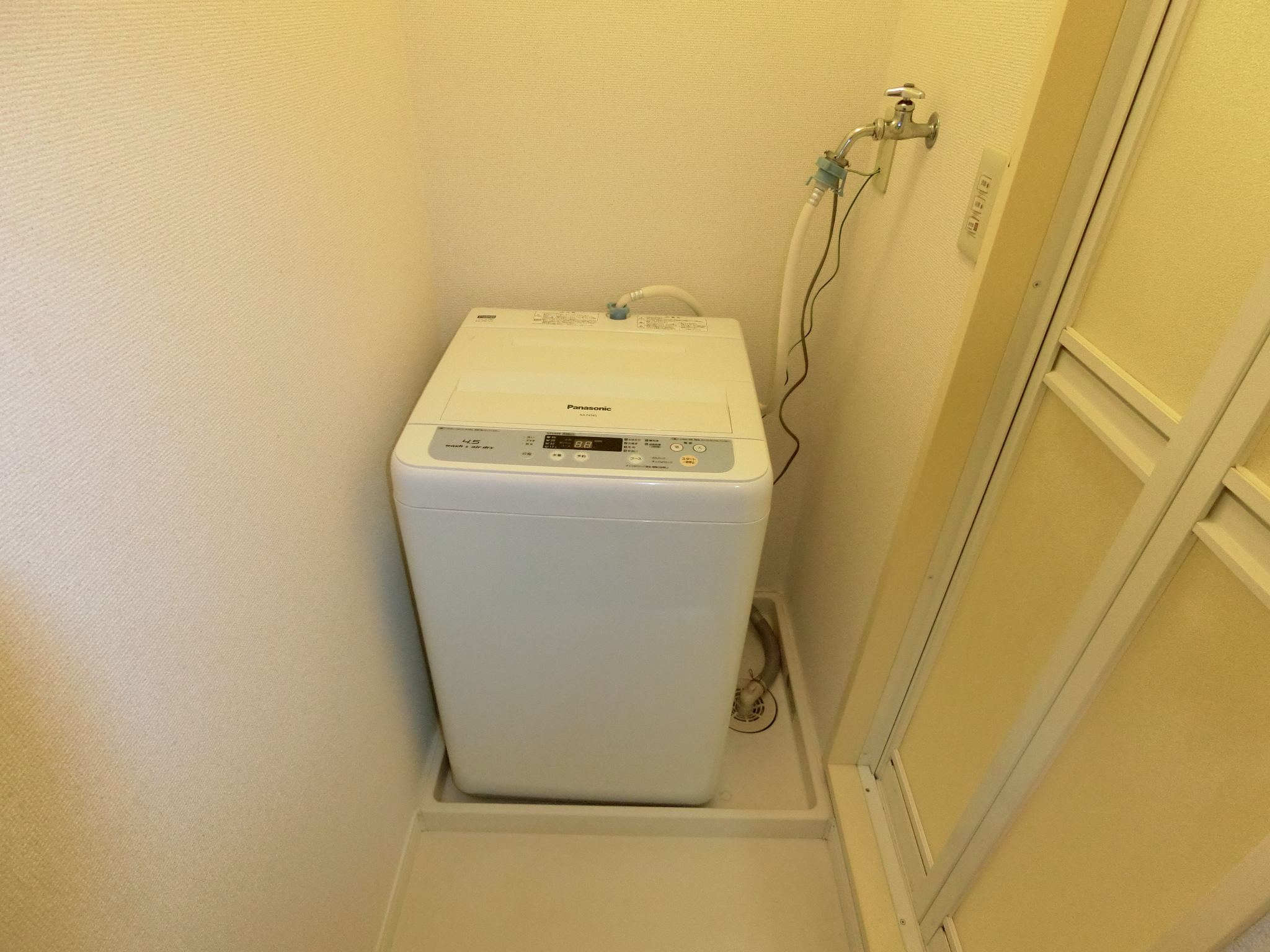 洗面設備　室内に洗濯機を備え付けです☆
