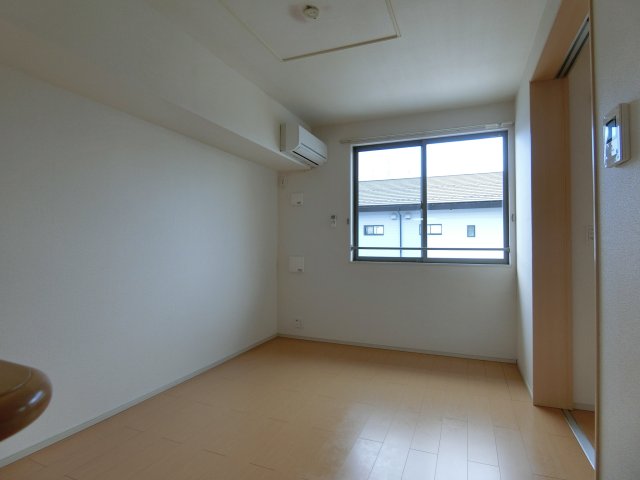 ＪＲ山陰本線 東山公園駅 徒歩23分 2階建 築15年の居間写真