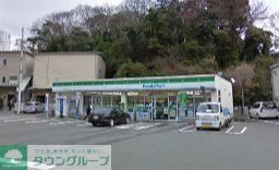 コンビニ　ファミリーマート（コンビニ）まで950m