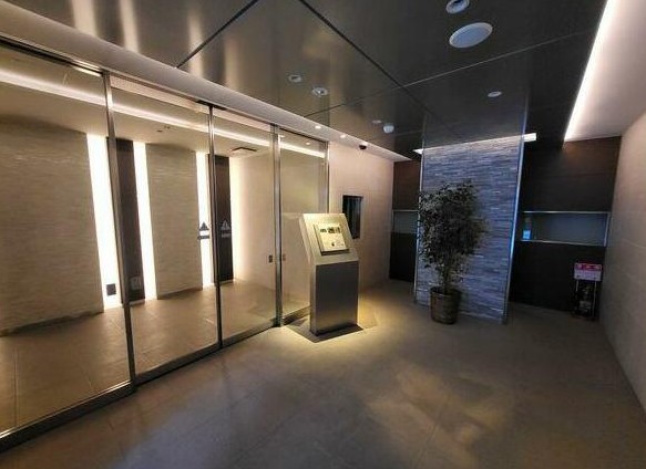 東京メトロ日比谷線 広尾駅 徒歩10分 14階建 築11年の外観写真