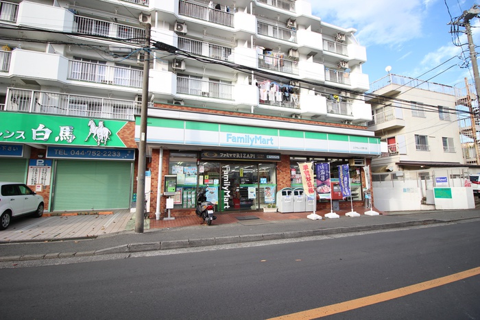コンビニ　ファミリーマート エクセレンス野川店（コンビニ）まで10m