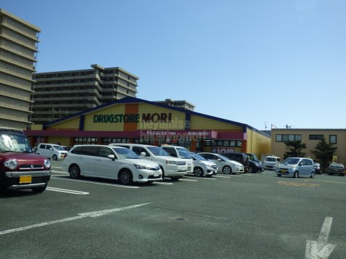 ドラックストア　ドラッグストアモリ 戸島店（ドラッグストア）まで693m